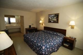 Hotel El Camino Inn & Suites