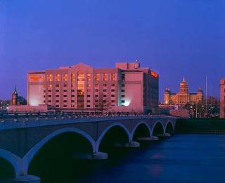 Hotel Embassy Suites Des Moines On The River