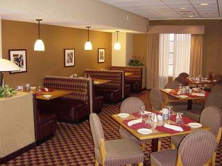 Hotel Embassy Suites Kansas City International Airport