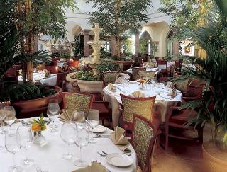 Hotel Embassy Suites Mandalay Beach & Resort