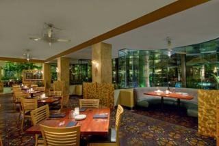 Hotel Embassy Suites Phoenix Biltmore