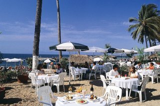 Hotel Emperador Vallarta Beachfront And Suites