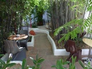 Hotel Enfrente Arte