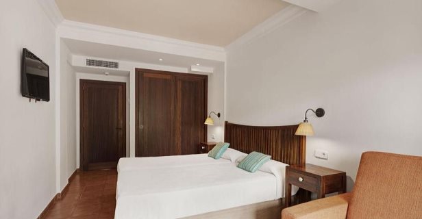 Hotel Es Port