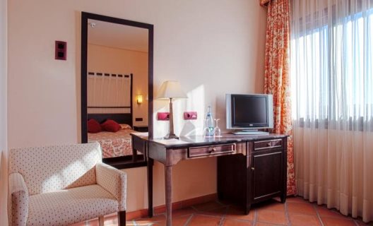 Hotel Exe Layos Golf
