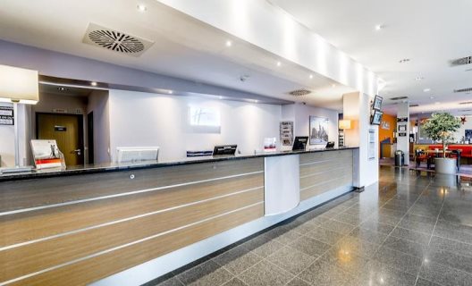 Hotel Express By Holiday Inn Frankfurt Airport