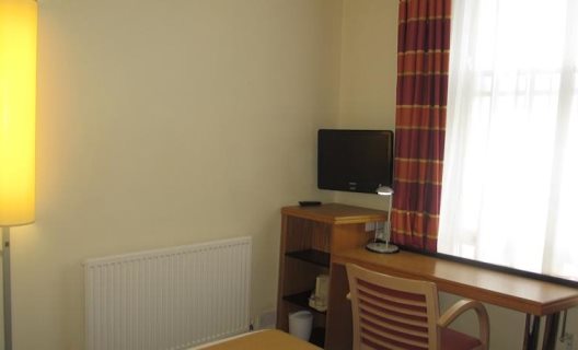 Hotel Express By Holiday Inn London Victoria