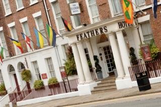 Hotel Feathers