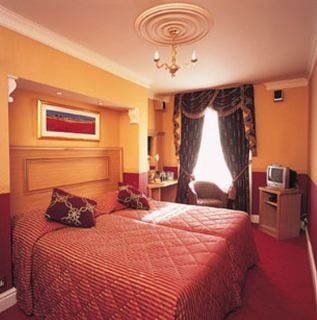 Hotel Feathers