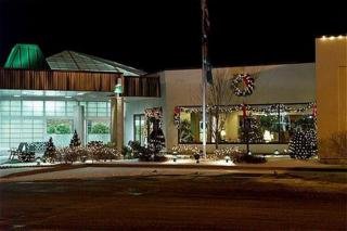 Hotel Fireside Inn & Suites
