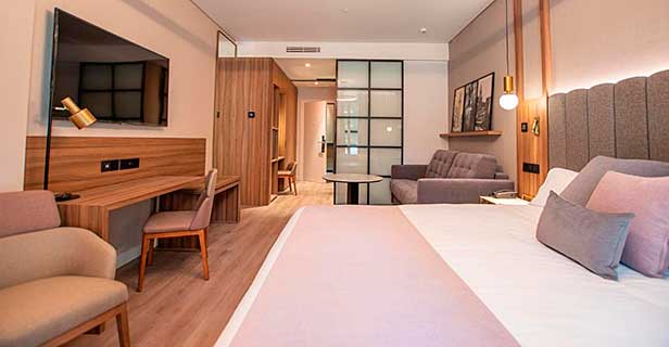 Hotel Giralda Center