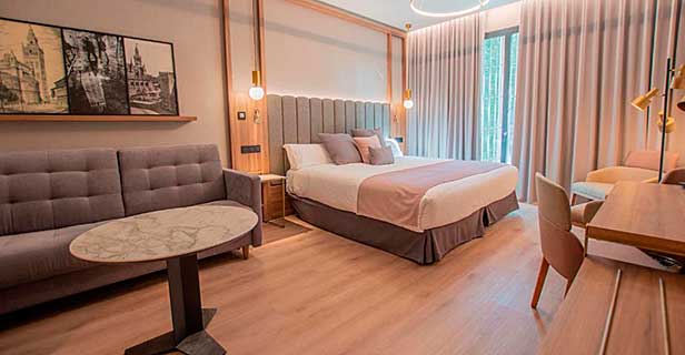 Hotel Giralda Center