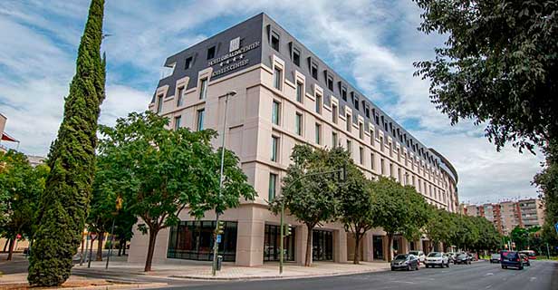 Hotel Giralda Center