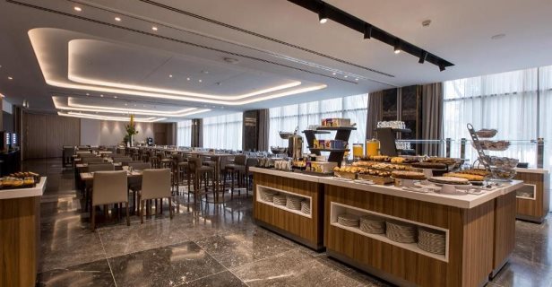 Hotel Giralda Center