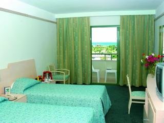Hotel Golden Coast Resort