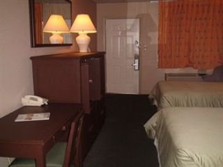 Hotel Goldstar Inn & Suites