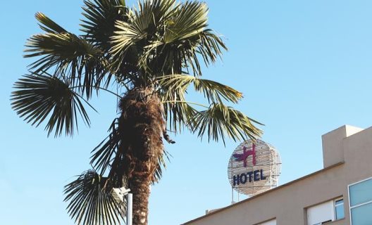 Hotel H
