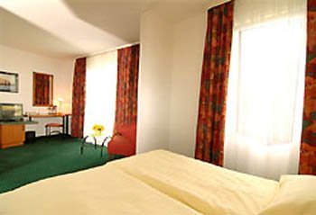 Hotel Highway