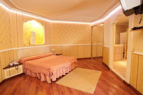 Hotel Holiday
