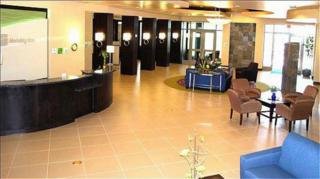 Hotel Holiday Inn And Suites Airport