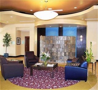 Hotel Holiday Inn And Suites Airport