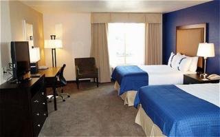 Hotel Holiday Inn And Suites Airport
