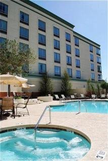 Hotel Holiday Inn And Suites Airport