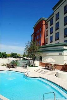 Hotel Holiday Inn And Suites Airport