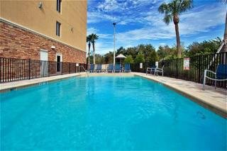 Hotel Holiday Inn Express & Suites Largo Central Park