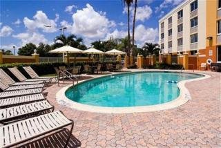 Hotel Holiday Inn Express West Doral Miami Airport