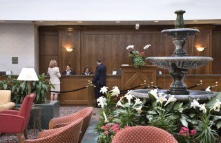 Hotel Holiday Inn Mart Plaza