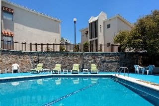 Hotel Holiday Inn & Suites