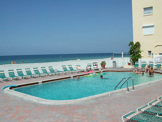 Hotel Holiday Villas