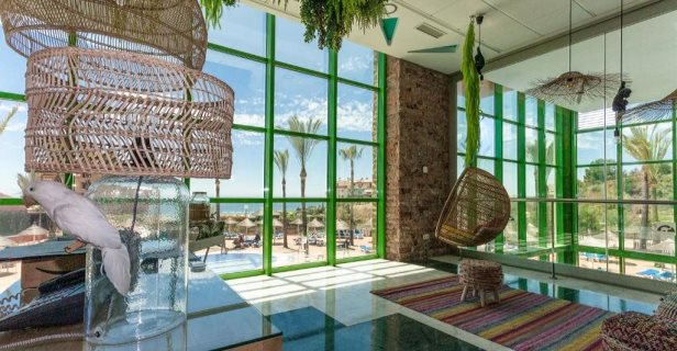 Hotel Holiday World Riwo