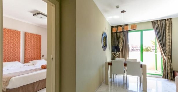Hotel Holiday World Riwo