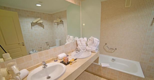 Hotel Holiday World Riwo