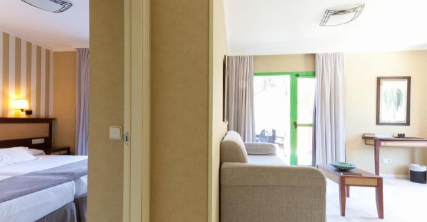 Hotel Holiday World Riwo