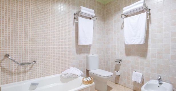 Hotel Holiday World Riwo