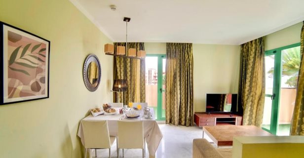 Hotel Holiday World Riwo