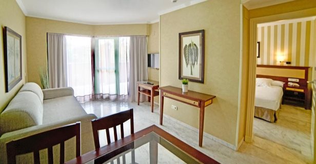 Hotel Holiday World Riwo