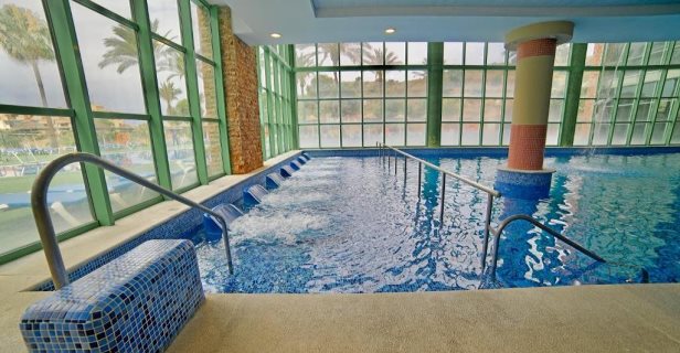 Hotel Holiday World Riwo