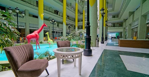 Hotel Holiday World Riwo