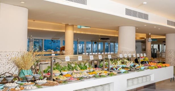 Hotel Hovima La Pinta Beachfront Family
