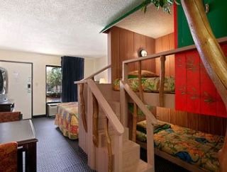 Hotel Howard Johnson Enchanted Land