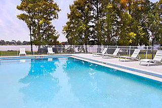 Hotel Howard Johnson Express Inn Lakefront