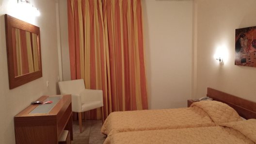 Hotel Ipsos Beach