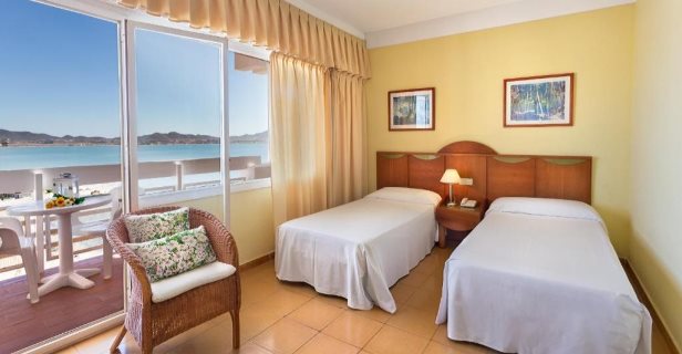 Hotel Izan Cavanna