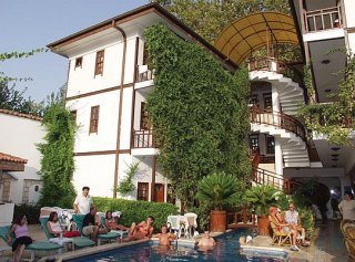 Hotel Karyatit