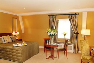 Hotel Killarney International