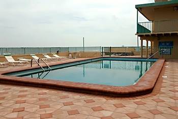 Hotel La Breeze Inn & Suites